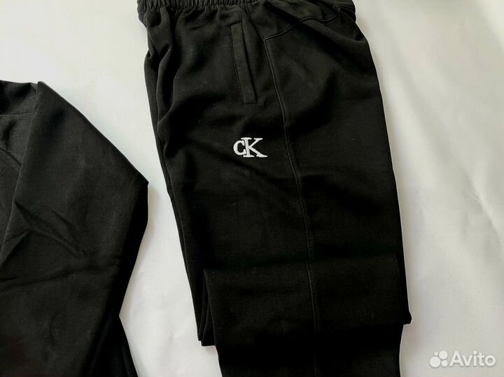 Спортивные костюмы Calvin Klein