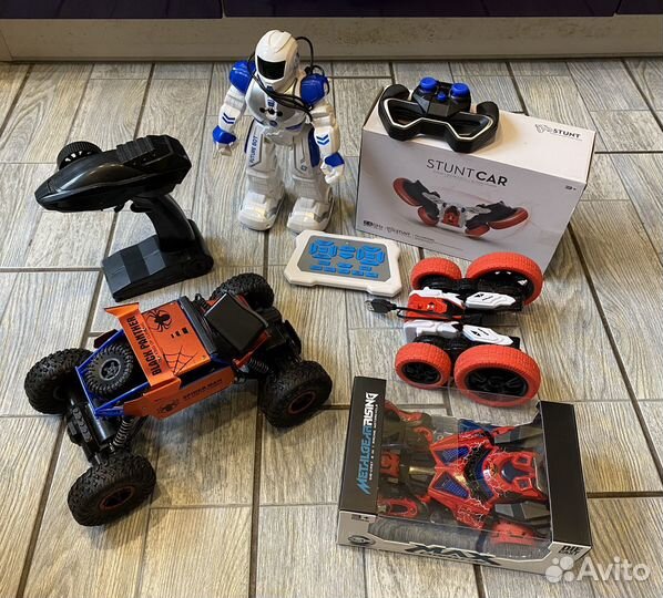 Игрушки на пульте и аккумуляторе