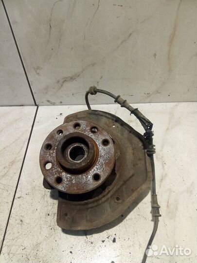 Кулак передний левый Opel Vectra B рест. B 2000