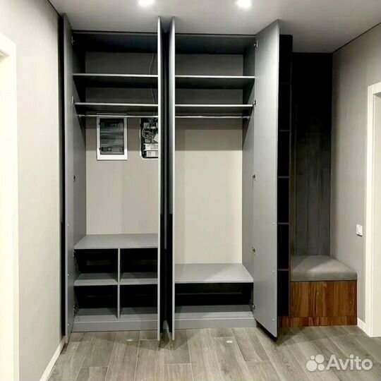 Шкаф распашной с зеркалом