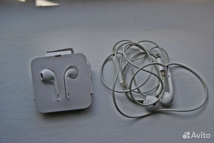 Орининал наушники Airpods A1748 lighting