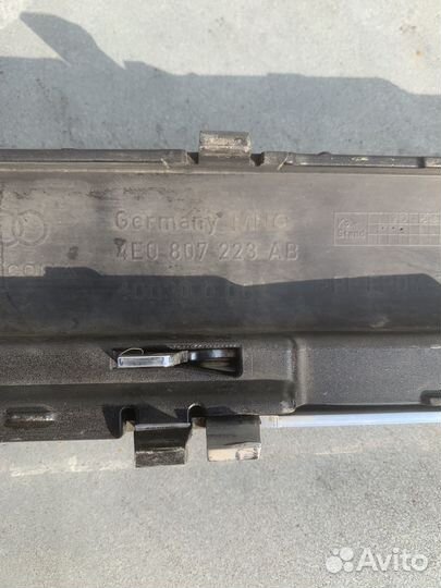 Левый молдинг бампера Audi A8 d3