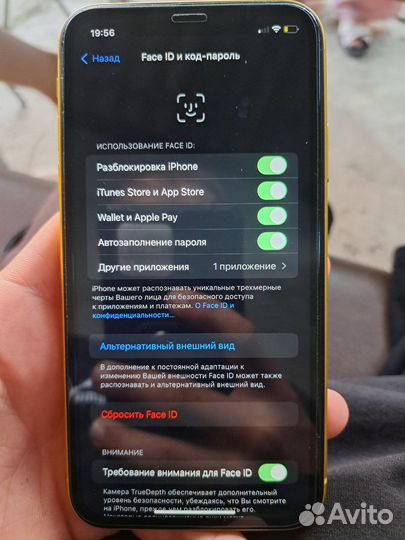 Телефон iPhone 11