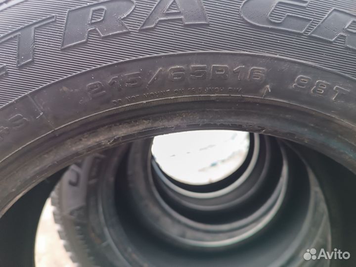 Goodyear UltraGrip 500 215/65 R16 98T
