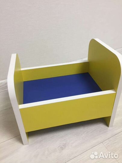 Кровать для кукол и табуретки для игр