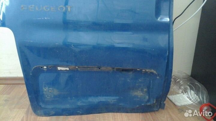 Продам заднюю дверь со стеклом на Пежо Партнер Ори