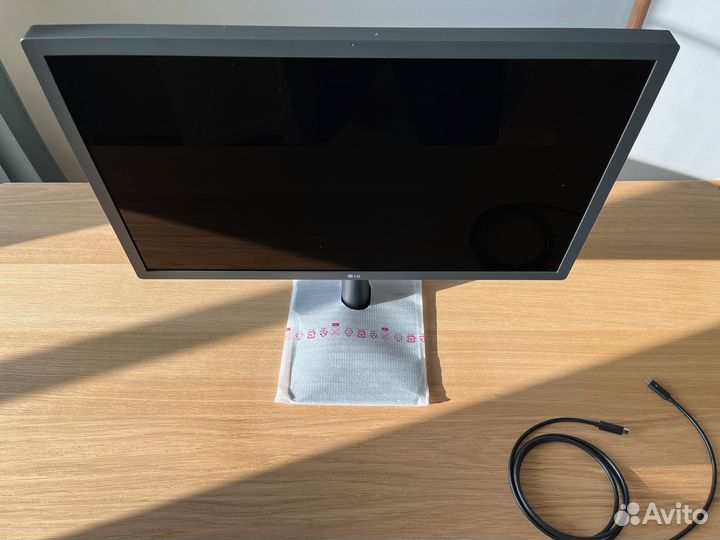 LG UltraFine 4K, Монитор 21.5