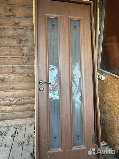 Двери межкомнатные-3 штуки с коробками бу