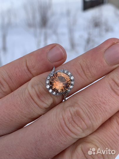 Кольцо с топазом