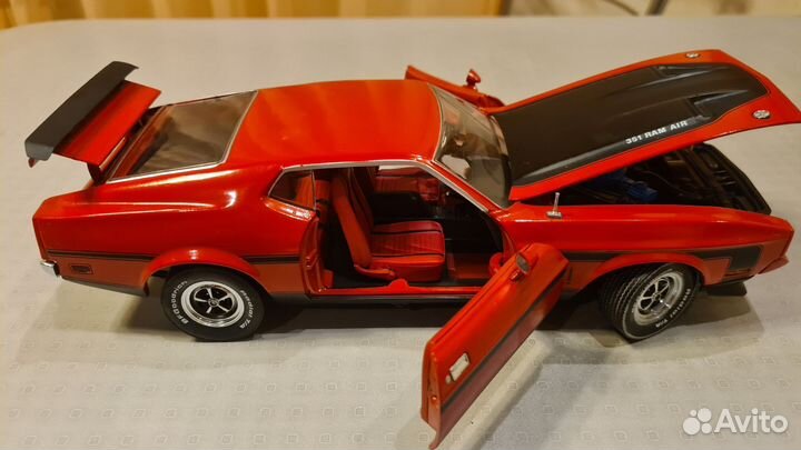 Коллекционная модель 1/18