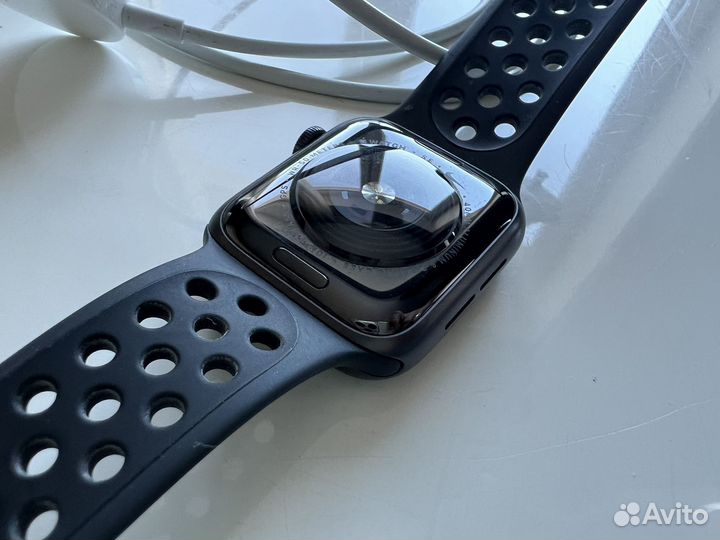 Часы apple watch se 40 mm nike