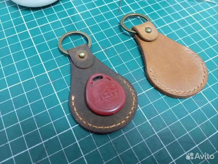 Кожаный брелок-чехол по магнитку