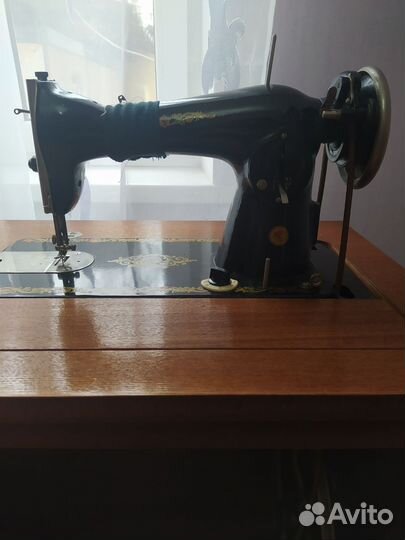 Швейная машина ножная
