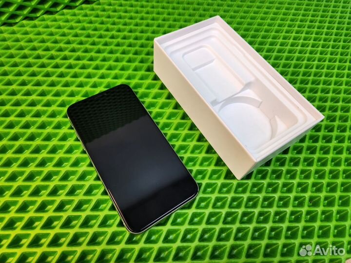 iPhone X, 64 ГБ