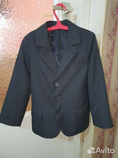 Школьный костюм для мальчика 128 серый