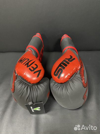 Боксерские перчатки venum