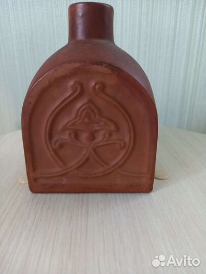 Глиняный кувшин