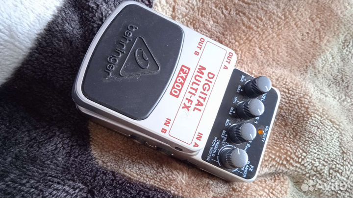 Гитарные педали эффектов Behringer