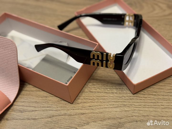 Солнцезащитные очки miu miu