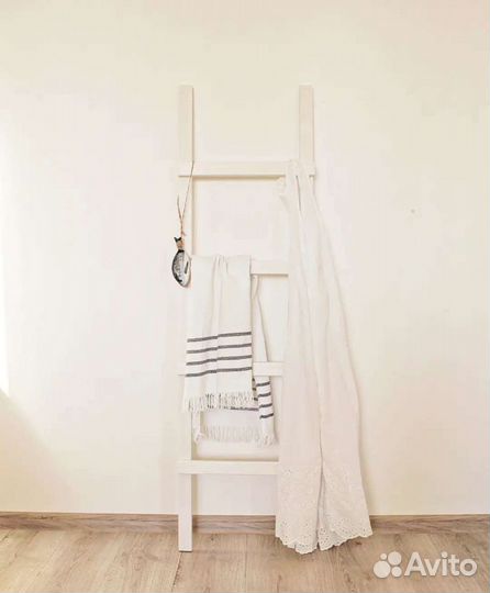 Вешалка для полотенец и одежды 