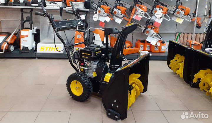 Снегоуборщик бензиновый champion ST 553