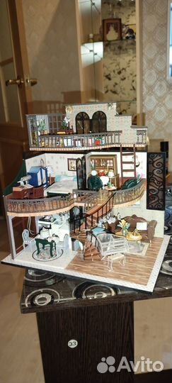 Кукольный домик с мебелью