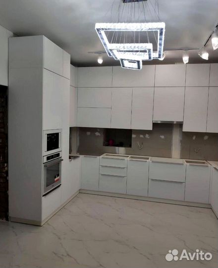 Кухни на заказ с практичными ящиками