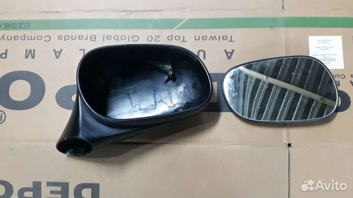 Колпак зеркала R. Митсубиси каризма