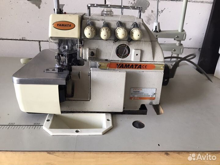 Оверлок Yamata промышленный 4хниточный