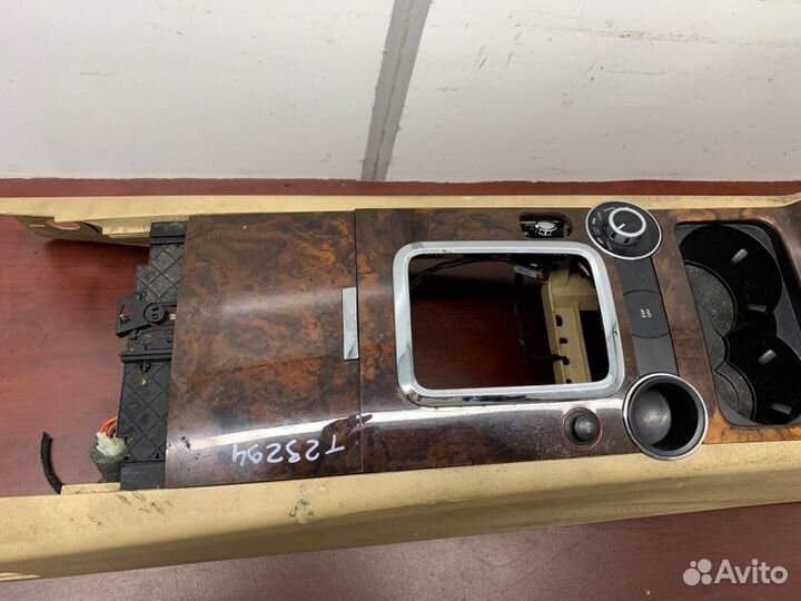 Консоль между сидений Volkswagen Touareg 7L6 BKS