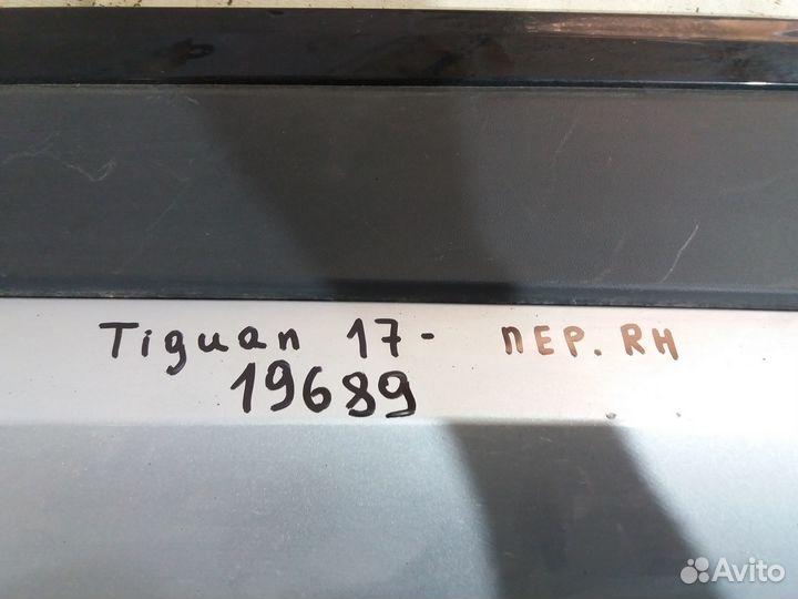 Молдинг Volkswagen Tiguan 17- Передний правый