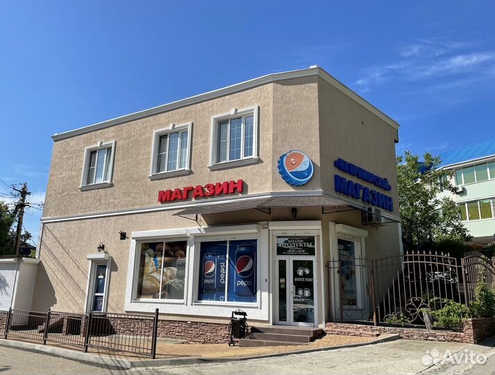 Продавец на море в магазин 