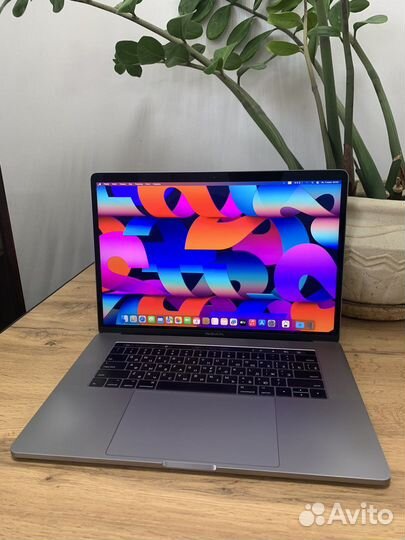 MacBook Pro 15 2017 i7 16gb 500gb
