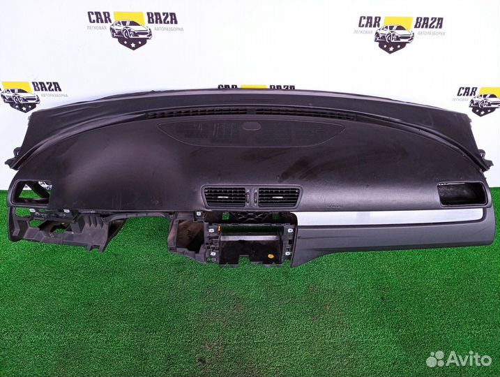 Передняя панель салона торпедо Volkswagen Passat