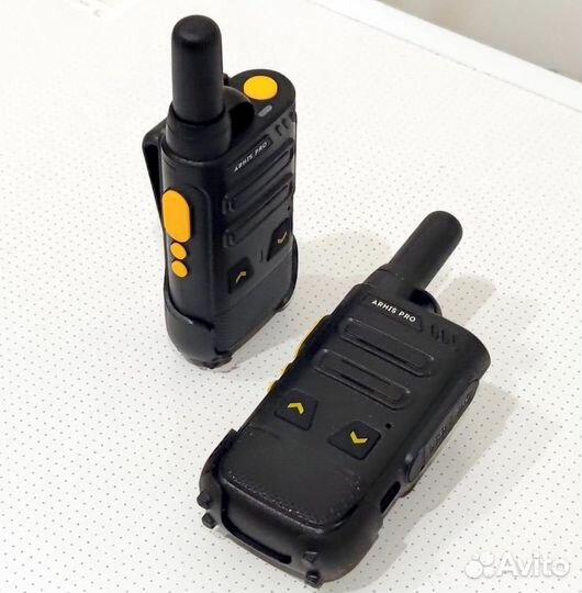 Рация с гарнитурой и наушником для работы
