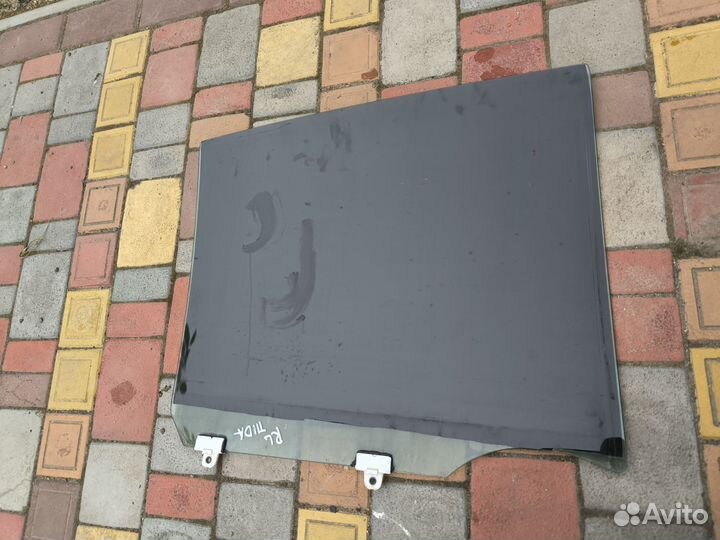 Nissan tiida Latio 2005 стекло заднее левое