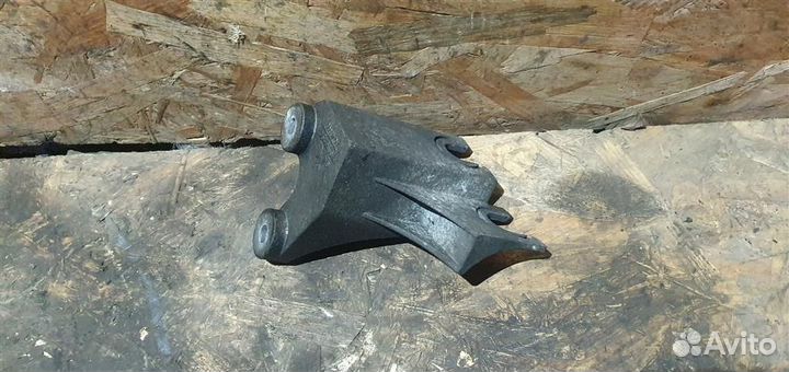 Кронштейн крепления троса кпп Chevrolet Orlando 2
