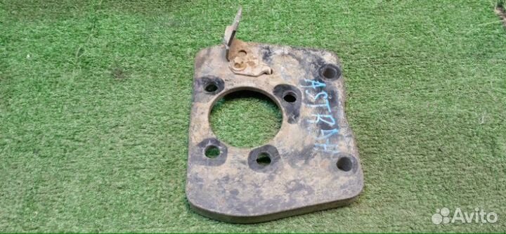 Щиток тормозного механизма задний правый Opel