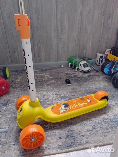 Самокат детский трехколесный