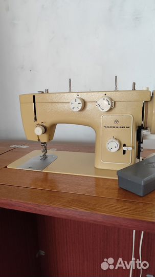 Швейная машина Чайка 142м