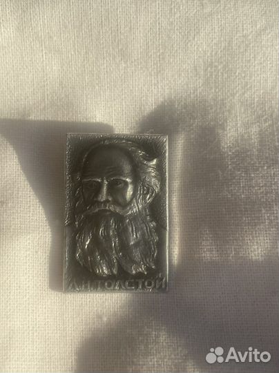 Редкий значок с портретом Льва Толстого (СССР)