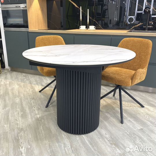 Стол стеклянный надежный механизм