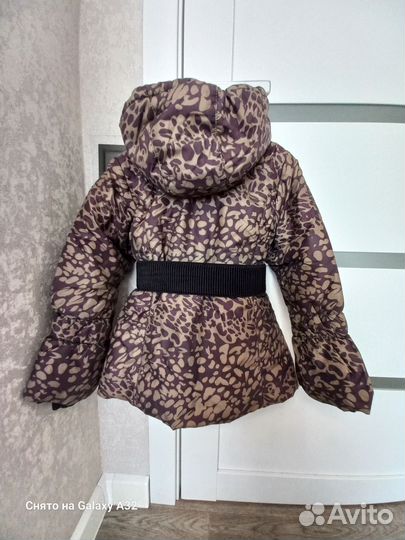 Продам зимний пуховик на девочку 128