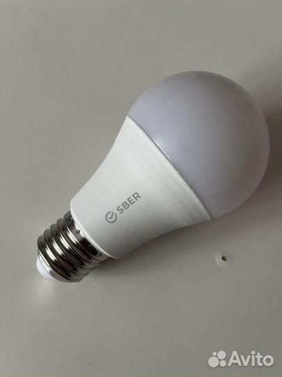 Умная лампочка Сбер