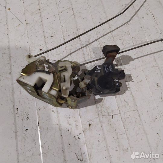 Замок боковой двери задний левый Mitsubishi Lancer