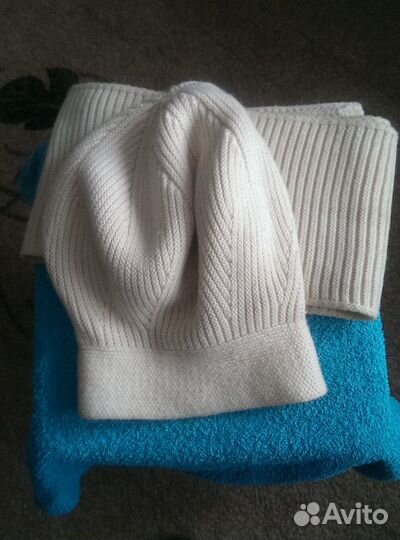 Шапка-берет с шарфом вязаные