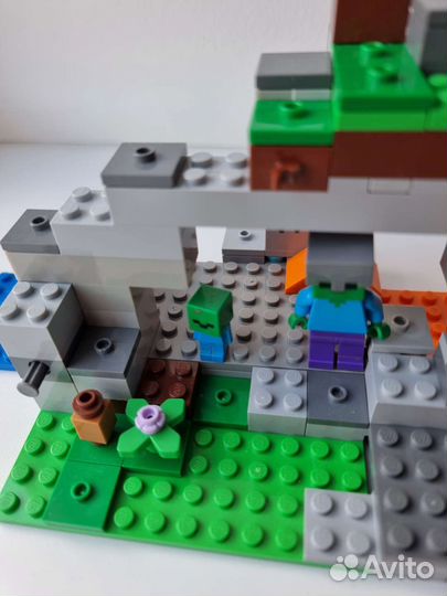 Конструктор lego Minecraft 21141 Пещера зомби