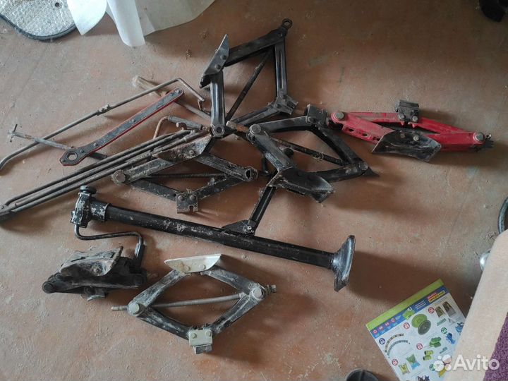 Домкрат автомобильный