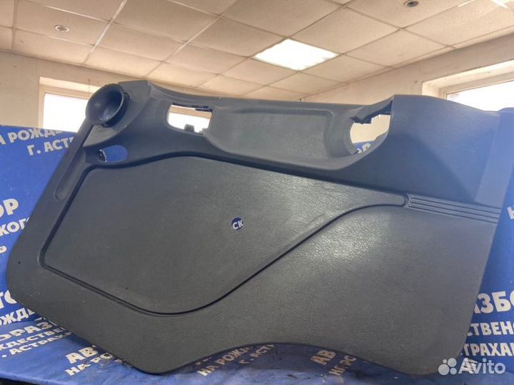 Обшивка двери. Scania P094Cb6X4Hz260