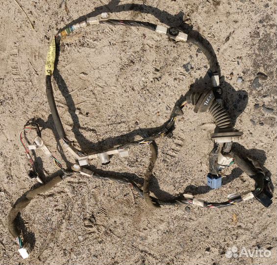 Проводка задней левой двери Land Cruiser 100